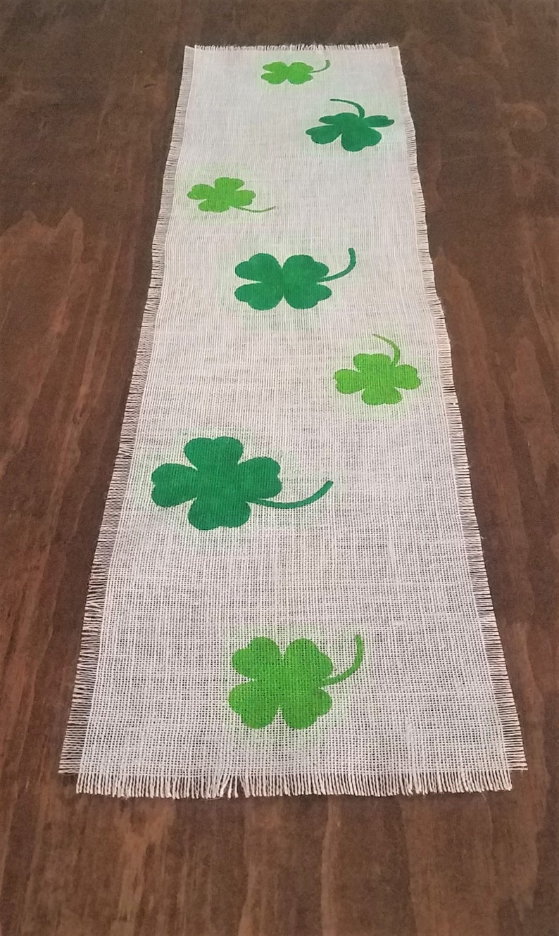 Farmhouse St Rustic Shamrock Table Decorations Patty/'s Day Table Decor Cream Burlap St Patrick/'s Day Table Runner March Table Runner