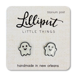 Jolies boucles d&#39;oreilles fantômes//puces d&#39;oreilles fantômes//boucles d&#39;oreilles Halloween//bijoux d&#39;Halloween//fantôme kawaii//fantôme blanc//cadeau d&#39;Halloween kawaii