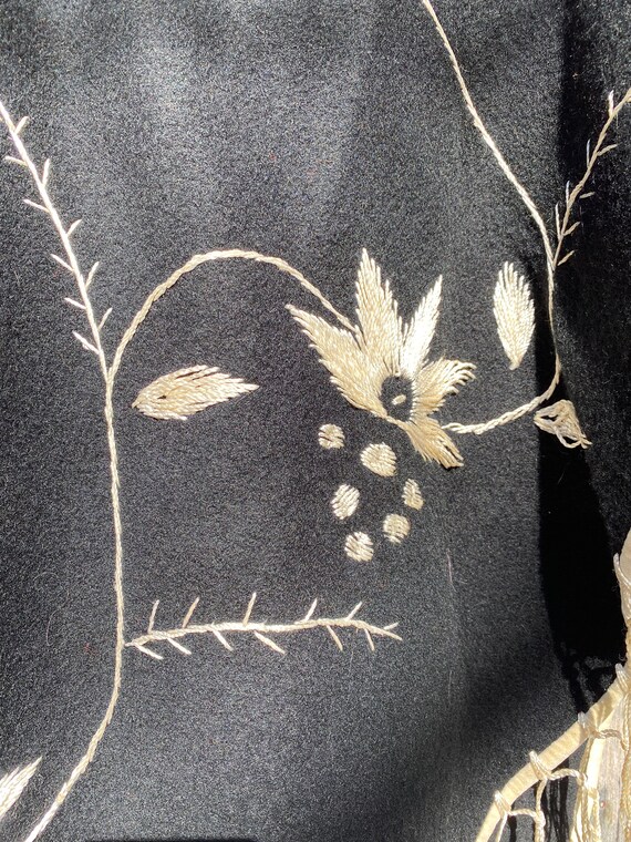 1960's/70's Vintage Mexican Wool Embroidered Cape - image 4