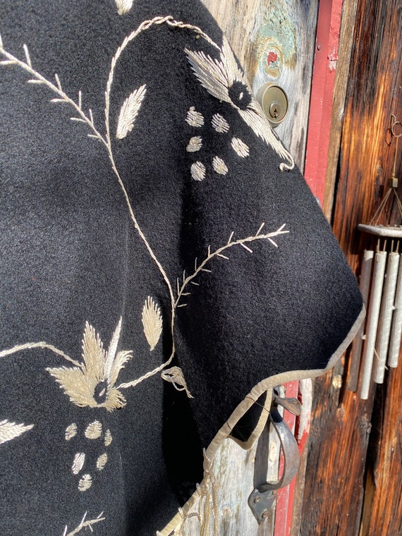 1960's/70's Vintage Mexican Wool Embroidered Cape - image 2