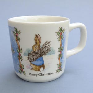 Peter Rabbit Merry Christmas-mok/beker voor een kind, geproduceerd door Wedgwood. Een prachtig vintage Beatrix Potter-kerstcadeau.