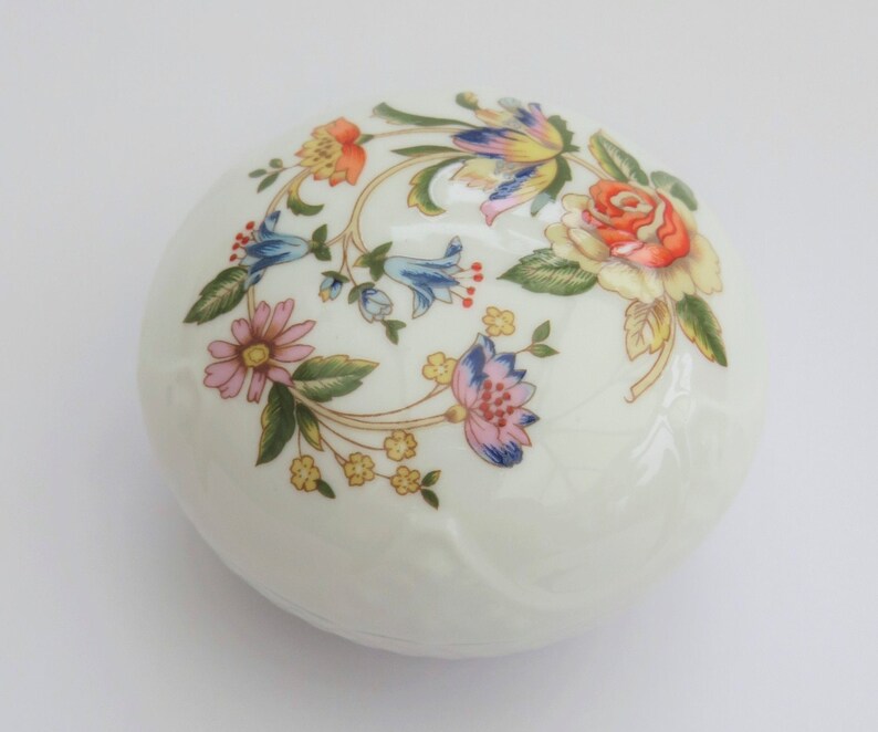 English fine bone china. decorated with flowers Aynsley Cottage Garden round lidded trinket bowl pin dish