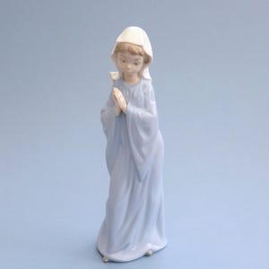 Nao Lladro figurine Prayer Time features a young girl at prayer. Retired glossy Spanish porcelain from the Nativity and Religious collection