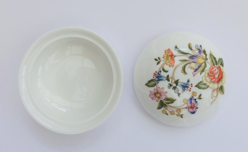 English fine bone china. decorated with flowers Aynsley Cottage Garden round lidded trinket bowl pin dish