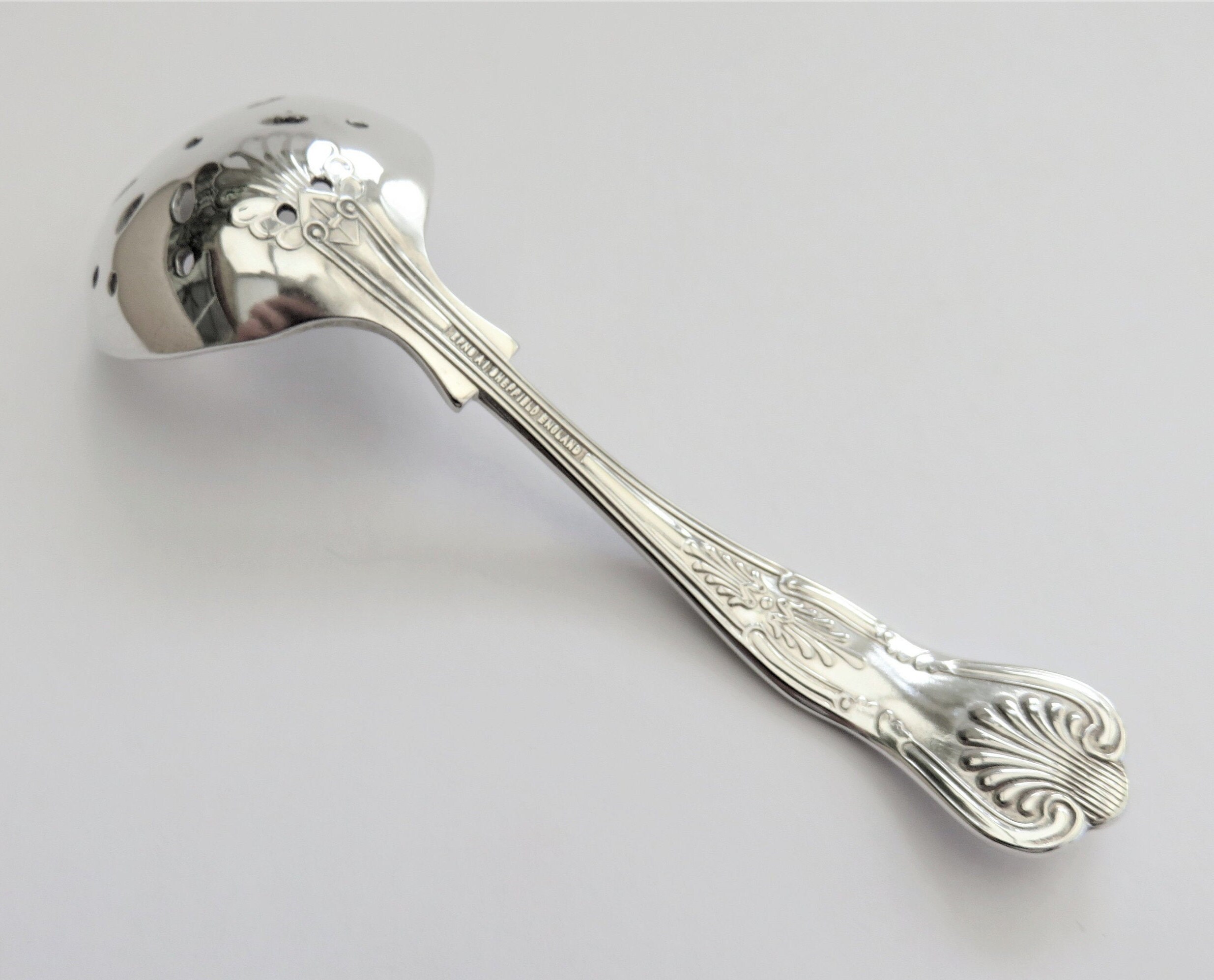 英国アンティーク　sugar sifter spoon Vintage Sugar Sifter Spoon, Silver Plated With Kings Pattern