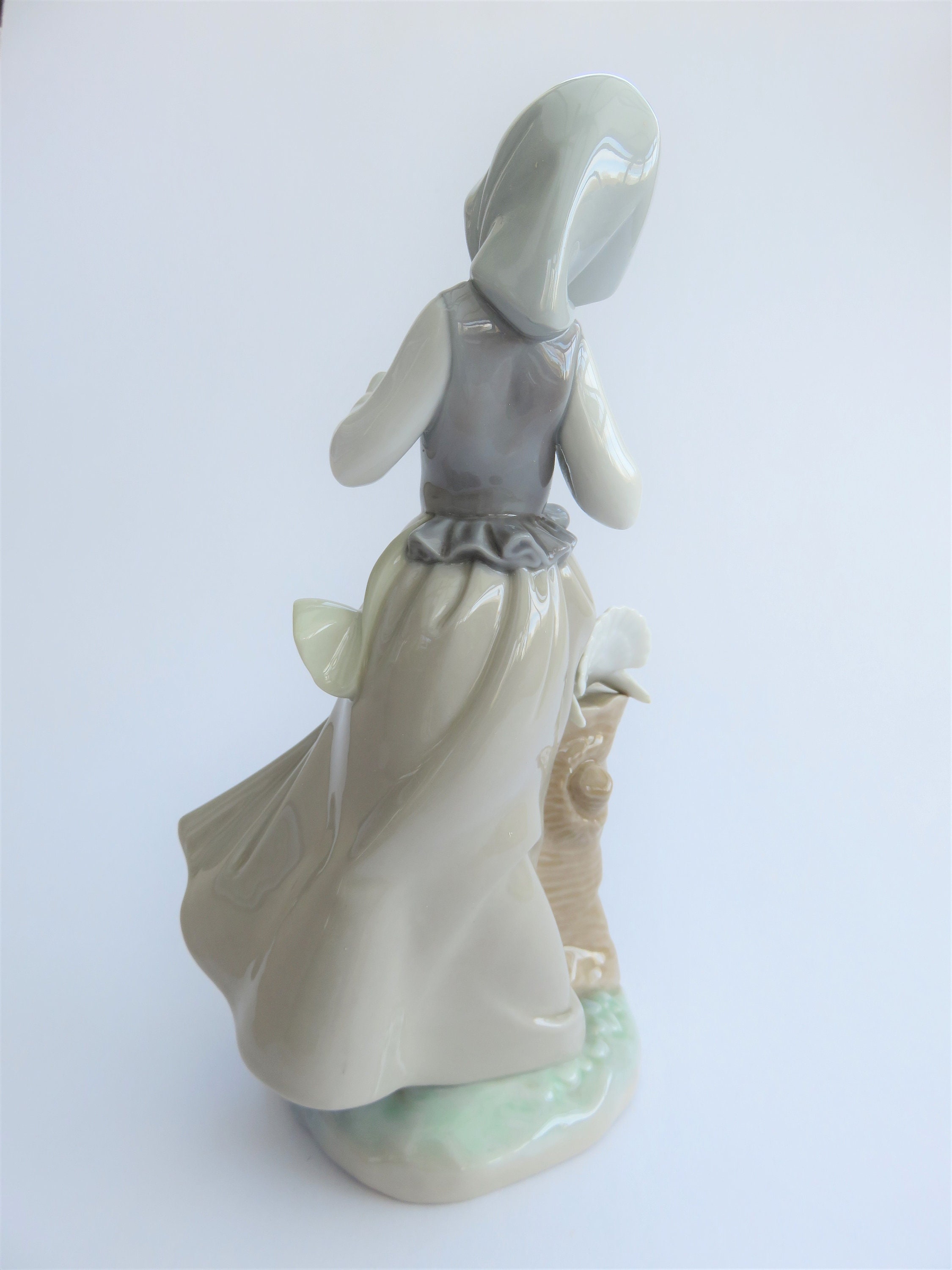 Lladro Figurine Girl With Doves / Pigeons Beautiful Large - Etsy UK