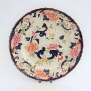 Masons Ironstone Blue Mandalay 10.5 inch / 26 cm dinner plate, a beautiful vintage plate inspired by the Orient, hand decorated with gilt.