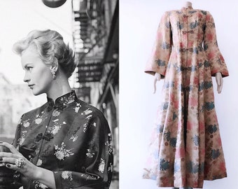 Beautiful Vintage Silk Kimono Dress  Gown 1950s Couture Asian Robe Flower Coat late 50s 40s