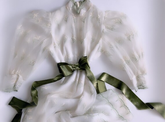 Delicate White Dress Flower Embroidery Maxi Semi S