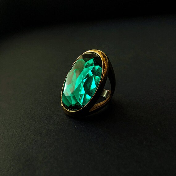 Emerald Green Vintage Ring Gold Brass