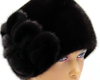 本物のミンクの毛皮とコート生地で作られた黒のミンクのウシャンカ毛皮