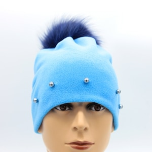 Gorro de invierno para mujer hecho a mano con pompón de polar (tallas 54-57)