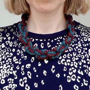 Macrame Necklace Tutorial Video Pattern for a Macrame Knot Two Colour Necklace image 4