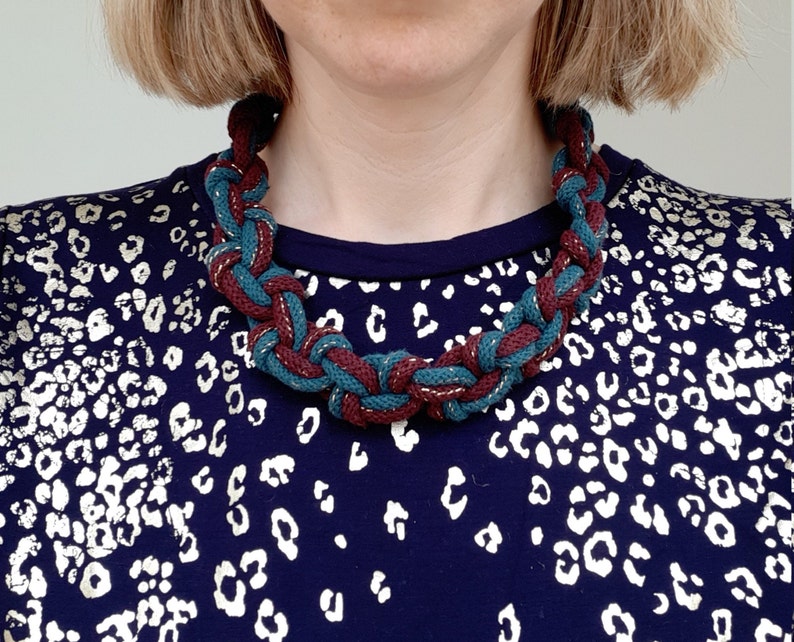 Macrame Necklace Tutorial Video Pattern for a Macrame Knot Two Colour Necklace image 4