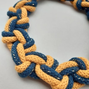 Macrame Necklace Tutorial Video Pattern for a Macrame Knot Two Colour Necklace image 5