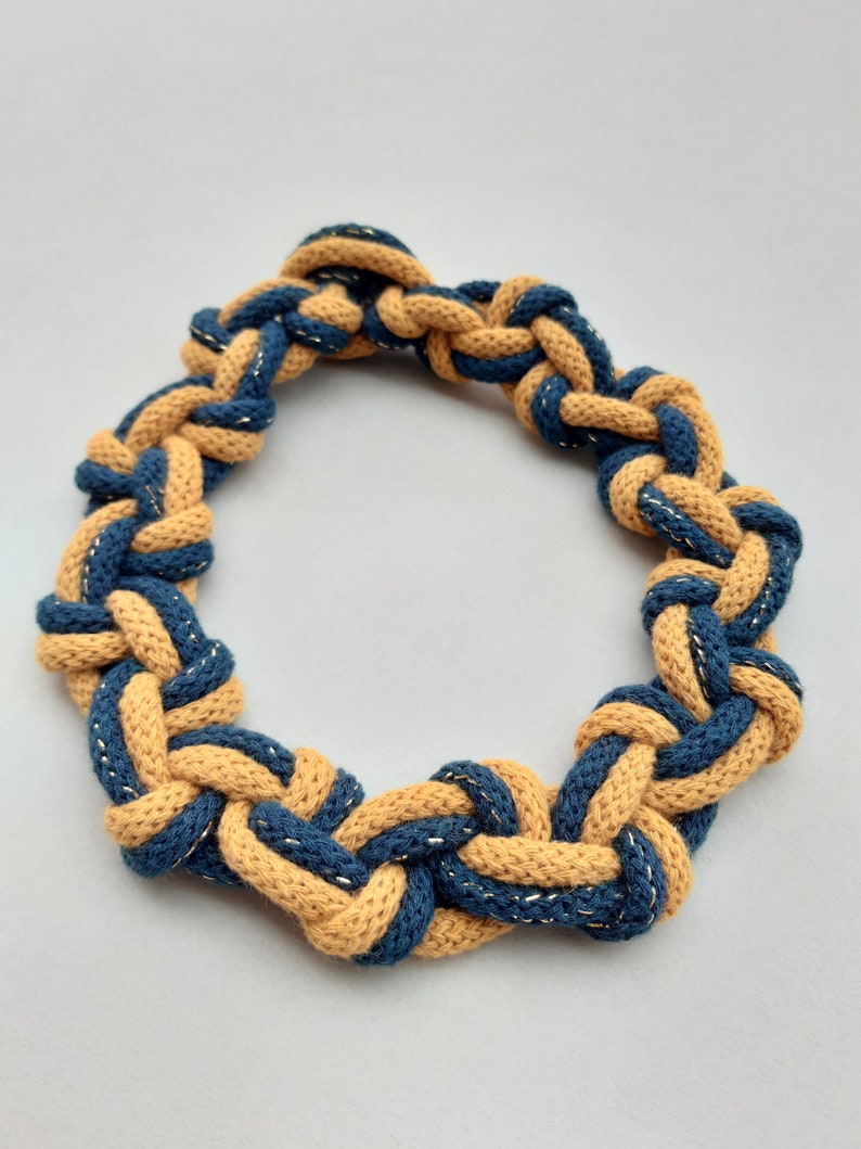 Macrame Necklace Tutorial Video Pattern for a Macrame Knot Two Colour Necklace image 3