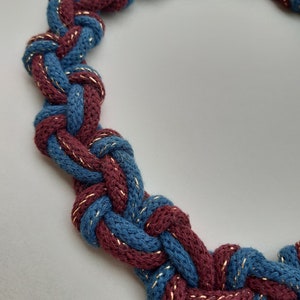 Macrame Necklace Tutorial Video Pattern for a Macrame Knot Two Colour Necklace image 2