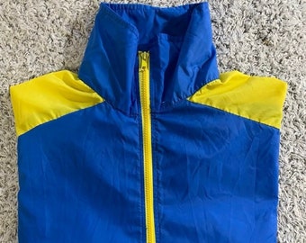 windbreaker with pouch