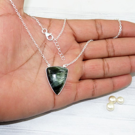 セラフィナイトネックレス：繊細な925スターリングシルバーカーブ