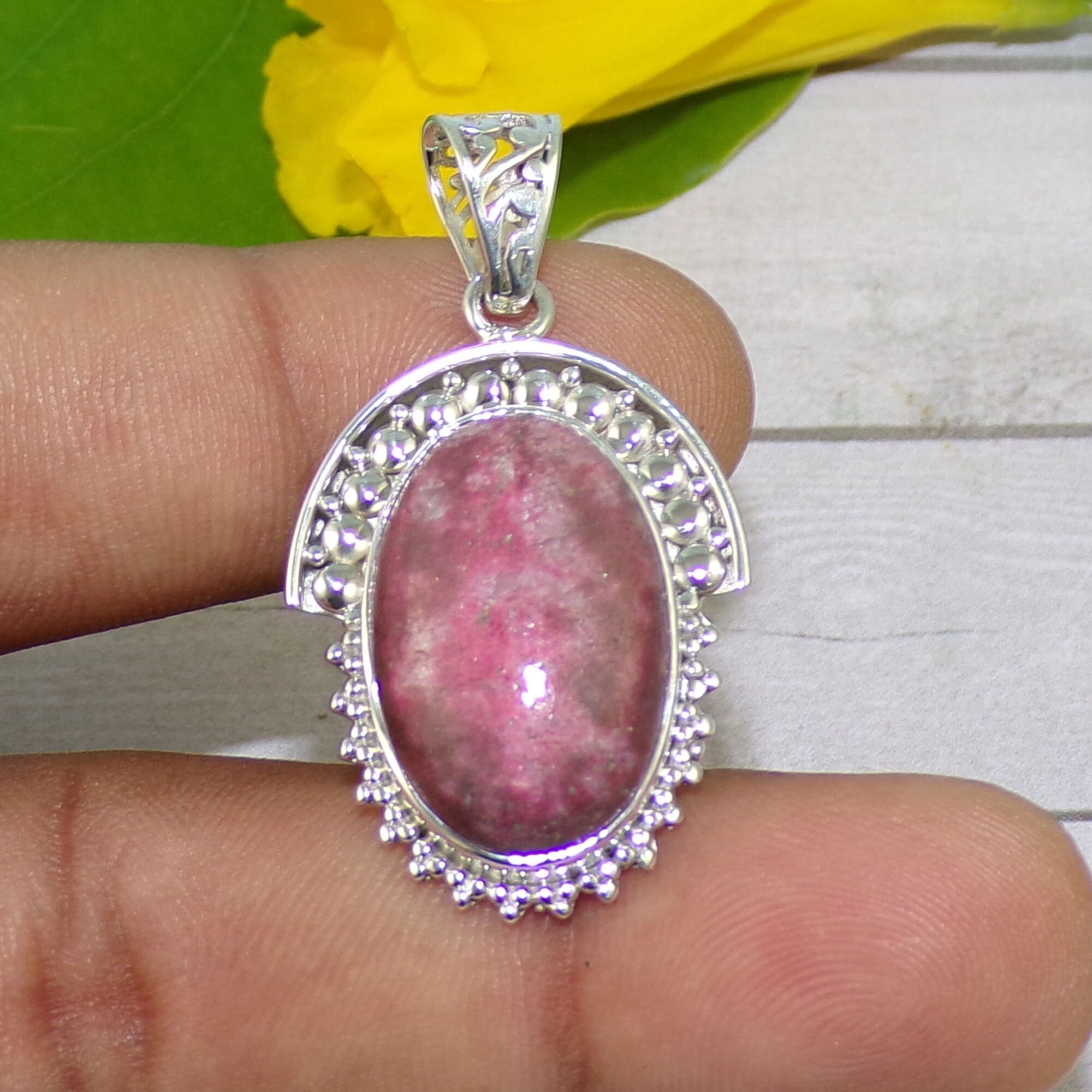 画材 Thulite genuine Natural Pink Thulite Rough Stones for sale - Hausen Rock