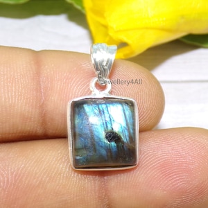 Wisiorek z labradorytu Blue Fire: oprawa w stylu boho ze srebra próby 925