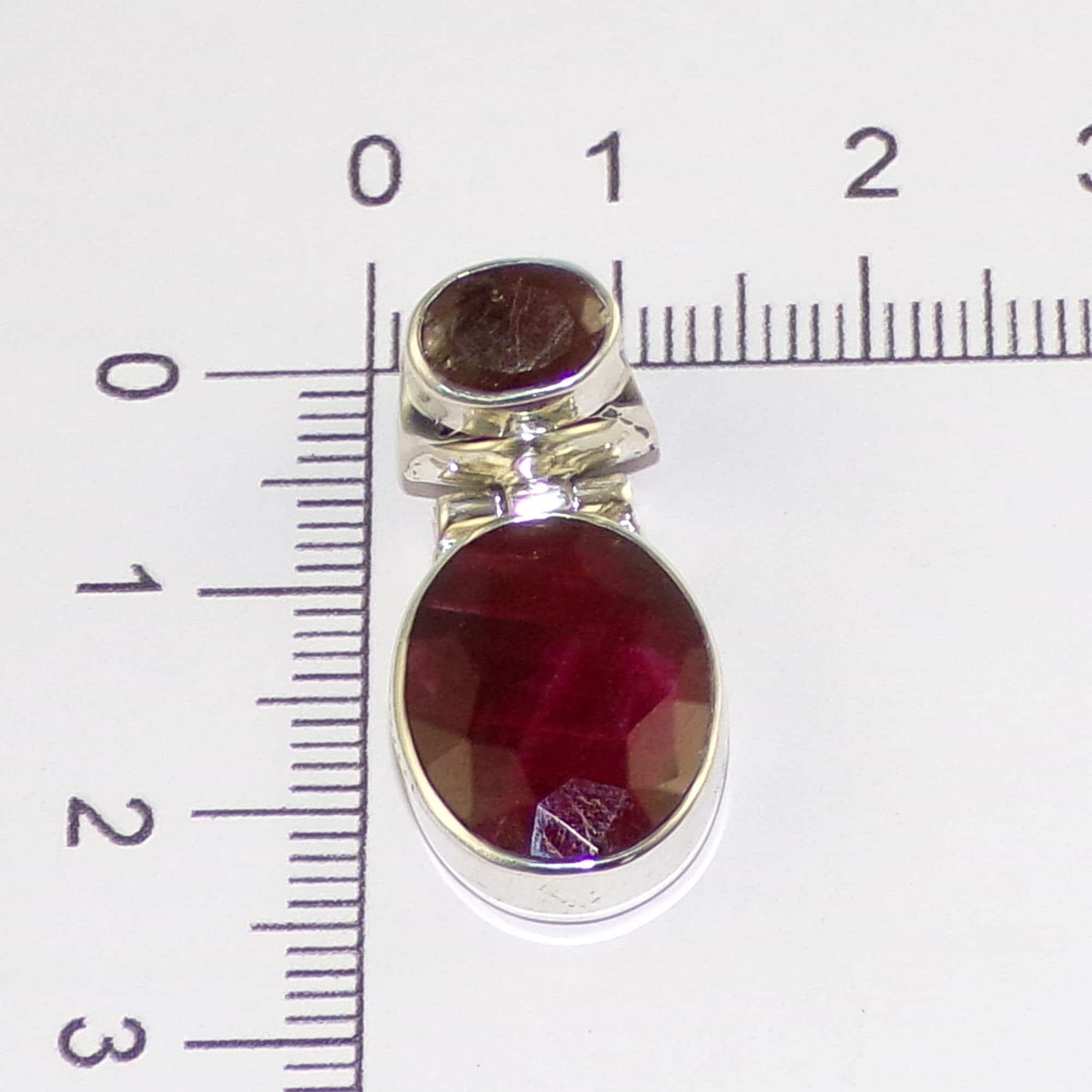 Ciondolo in argento con pietra preziosa rubellite rosa, collana Ciondolo in argento con pietra preziosa rubellite rosa, collana