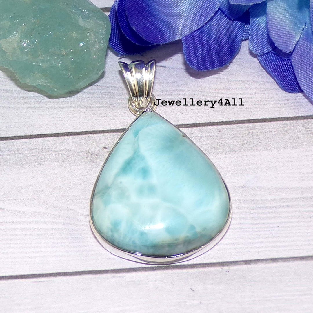 925スターリングシルバーの美しいペアシェイプラリマーペンダント