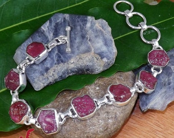 Bracciale con pietra preziosa di rubino grezzo, argento sterling fatto a mano, pietra portafortuna di luglio