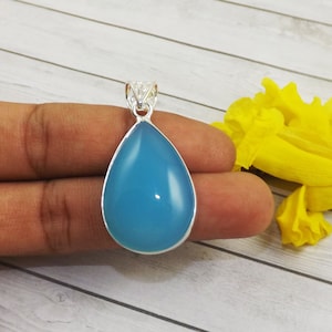 Pendentif en forme de larme en argent sterling 925 avec calcédoine bleue