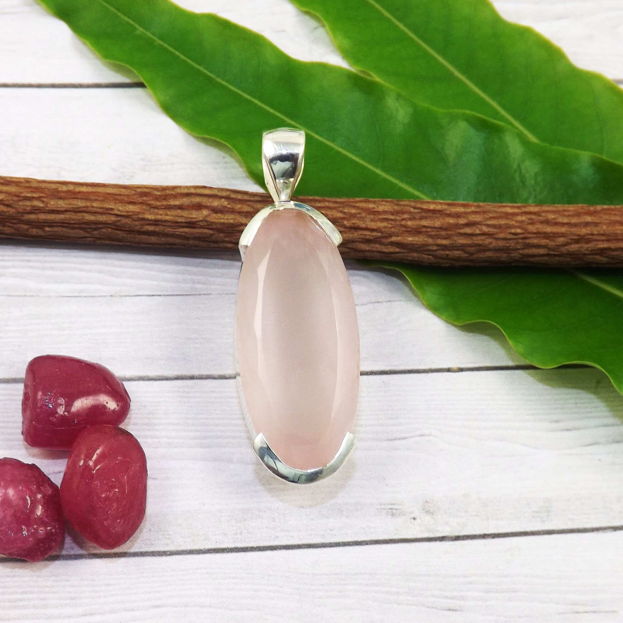 オーバルローズクォーツペンダント：925スターリングシルバー、ピンク