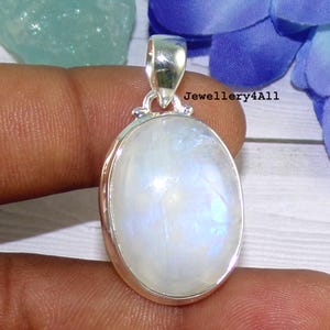 Iridescent Moonstone Pendant, Oval Rainbow Moonstone Pendant, 925 Silver Pendant, Handmade Pendant, Gift for Mom/Sister/wife, Christmas Gift