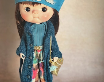 Elegant outfit for Blythe doll, composed by shirt, pants, beret, bag and coat, for dolls with bodies Obitsu22, Qbaby, Jacoosun Rou, Diandian