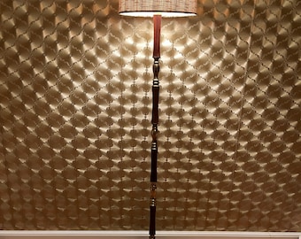 Dänische Stehlampe aus Palisander, original 1960er Jahre Stehlampe aus Palisander mit wunderschönen Messingdetails