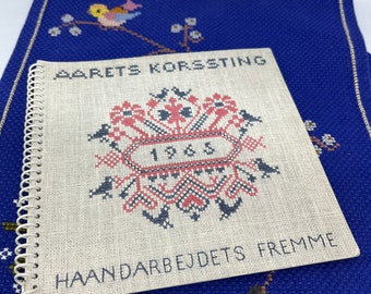 1971 Haandarbejdets Fremme - Danish Cross Stitch - Yearbook 1971