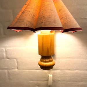 Vintage Pine sconce, Swedish sconce with shade, mint condition Swedish country style wall lamp in solid Pine wood, vintage Swedish design