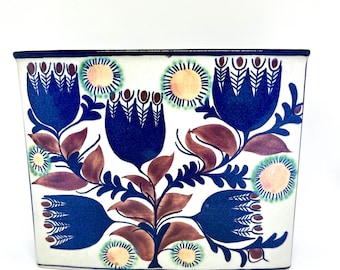 Jarrón Tenera 206/2942 de Royal Copenhagen, con la rara firma de Old Aluminia, diseñado por Berte Jessen, diseño de cerámica danesa de mediados de siglo.