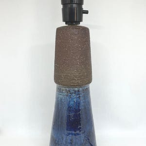 Lampe en céramique Michael Andersen, extrêmement RARE / grande lampe de table unique, partiellement émaillée, céramique Michael Andersen danoise du milieu du siècle