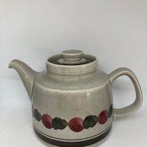Rorstrand Birgitta teapot, Swedish vintage handpainted teapot, design by Jackie Lynd/ carl Harry Stålhane, Swedish vintage design
