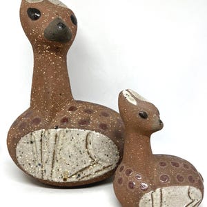 Grand cerf en céramique Thomas Hellstrom, État neuf et très RARE, cerf en céramique des années 1960, 27 cm, Nittsjö, Suède, design vintage