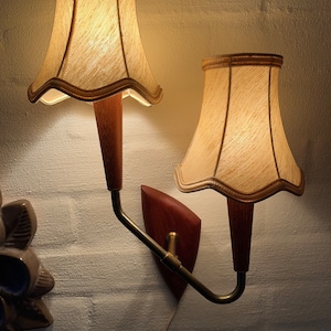 Dänische Teak Vintage Doppel Wandleuchte, Teak und Messing Wandlampe inklusive Schirme, Danish Mid Century Wandlampe Design