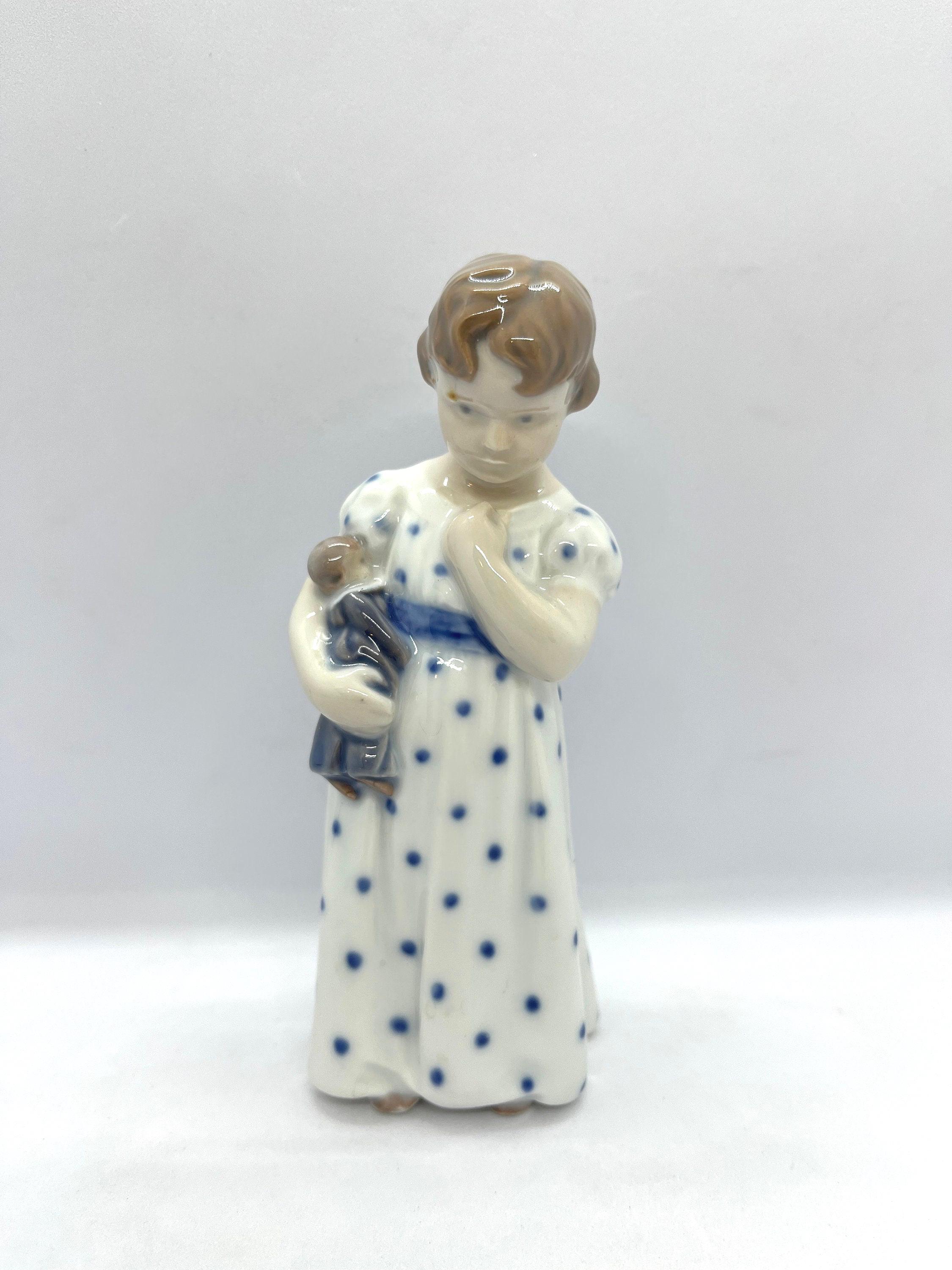 ロイヤルコペンハーゲンの少女の置物、アンティークの人形と少女の置物
