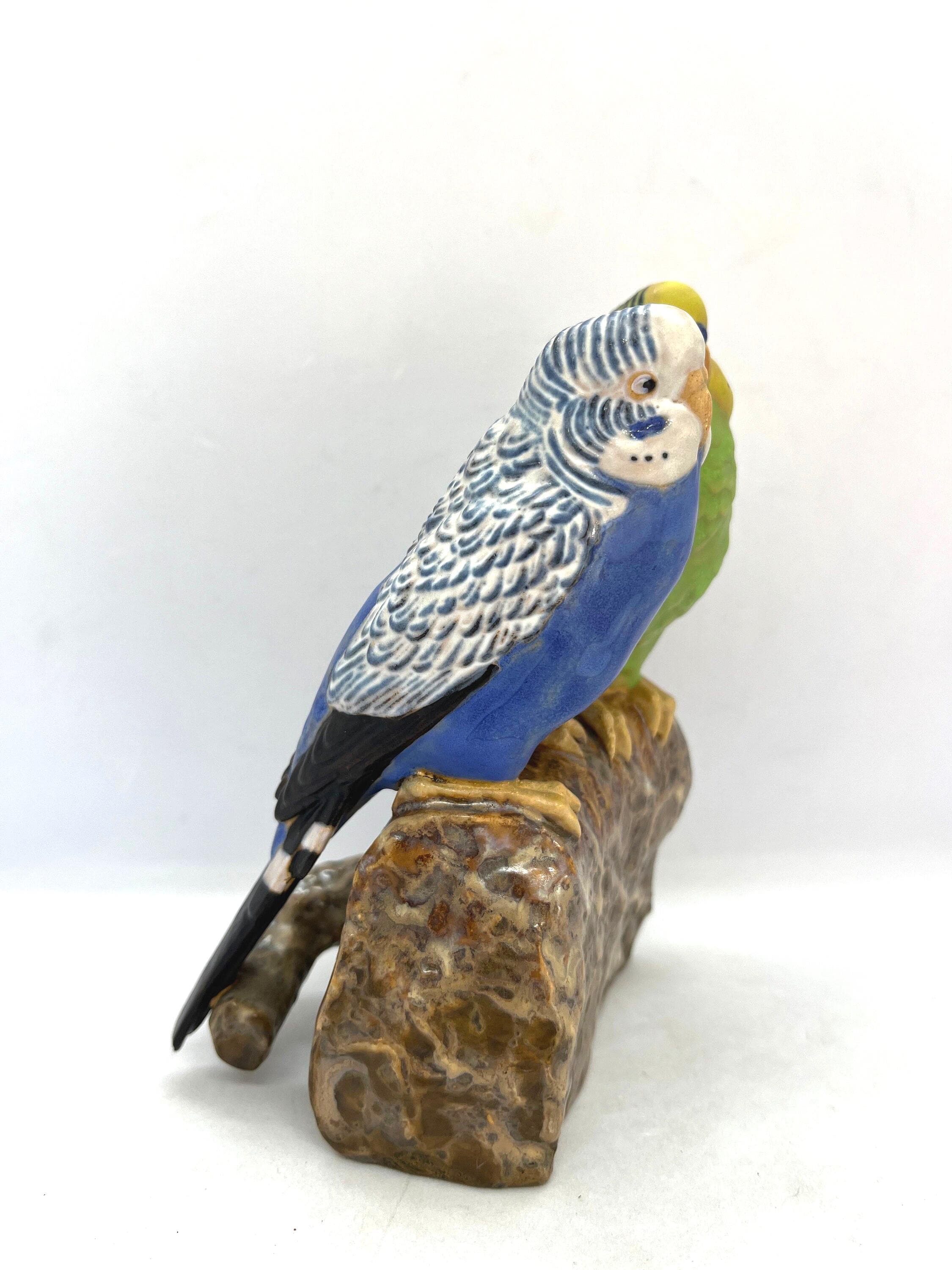 ロイヤルコペンハーゲンのセキセイインコの置物、新品同様。枝にとまる
