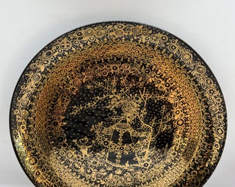 Bord Bjorn Wiinblad goudverf op zwarte achtergrond, zeldzame wand-/displayplaat van Bjorn Wiinblad voor Nymølle, vintage Deens design