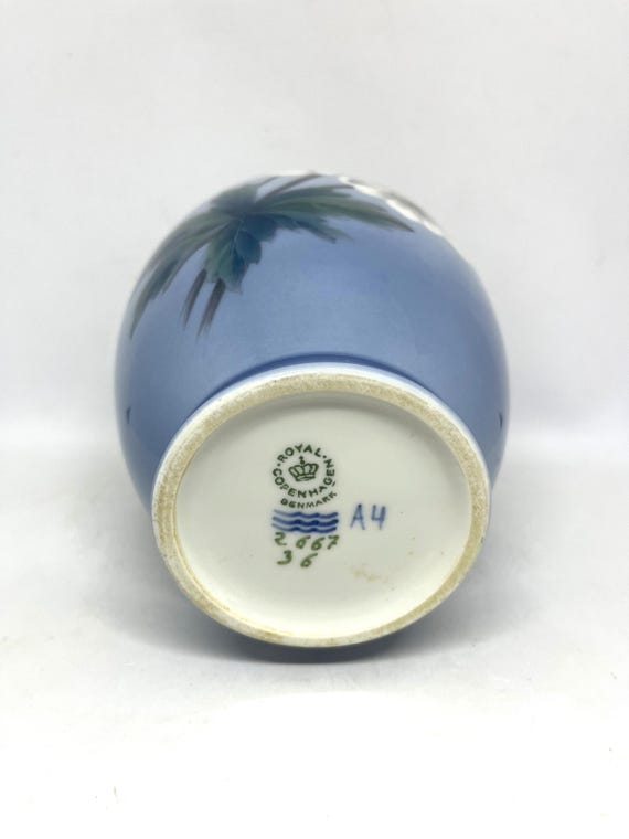 ロイヤルコペンハーゲン製花瓶、希少なアンティーク手描き花瓶、花と蝶