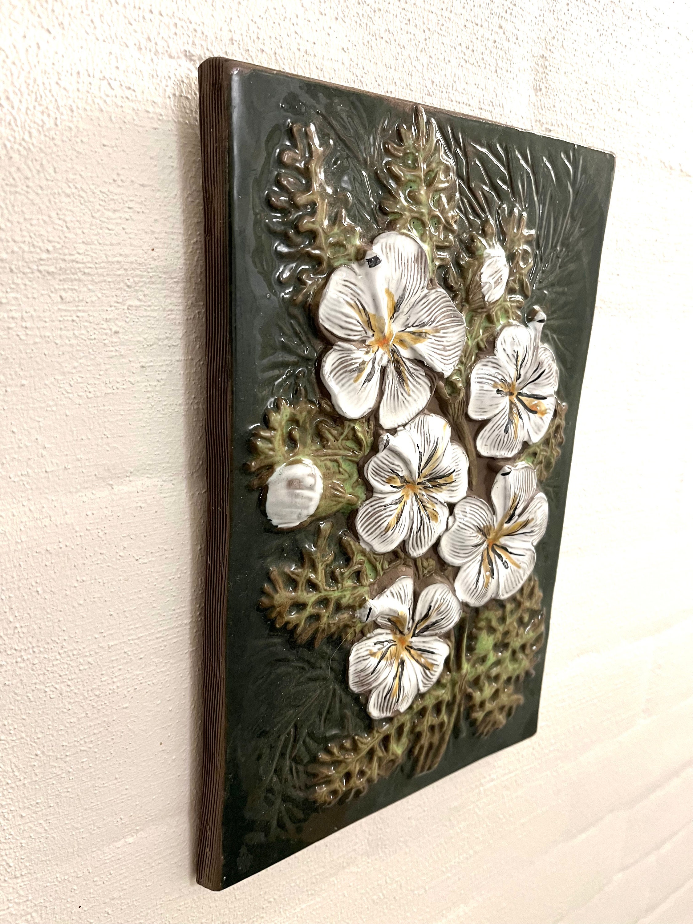 オリーヴ　ジィガントフタ　アイモ・ニェットボリ 白い花の陶板 29cm JIE Gantofta スウェーデン、MINT 29,5 x 19,5 cm 陶板、緑の