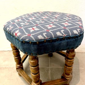 Antique Foot stool, hand embroidered hexagonal footstool with fleur de lis pattern, stunning Danish handcraft tradition 1940es/1950es