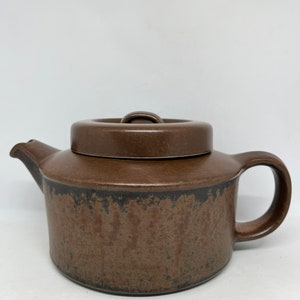 Arabia Ruska Teapot with strainer, mint condition Finnish stoneware, Ulla Procopé vintage Finnish design