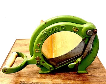 Raadvad Denmark, Green vintage long board model nr. 294 bread slicer/ cook book rack with some patina, Danish vintage design