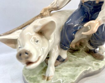   ロイヤルコペンハーゲン　ブルドッグと男の子 Royal Copenhagen Figurine, Farmer Boy With a Pig, Large Figurine
