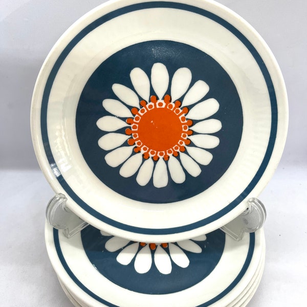 Figgjo Daisy cake plates, set of five 17 cm cake / breakfast/ dessert plates, designed by Turi Gramstad Oliver, Norwegian vintage design